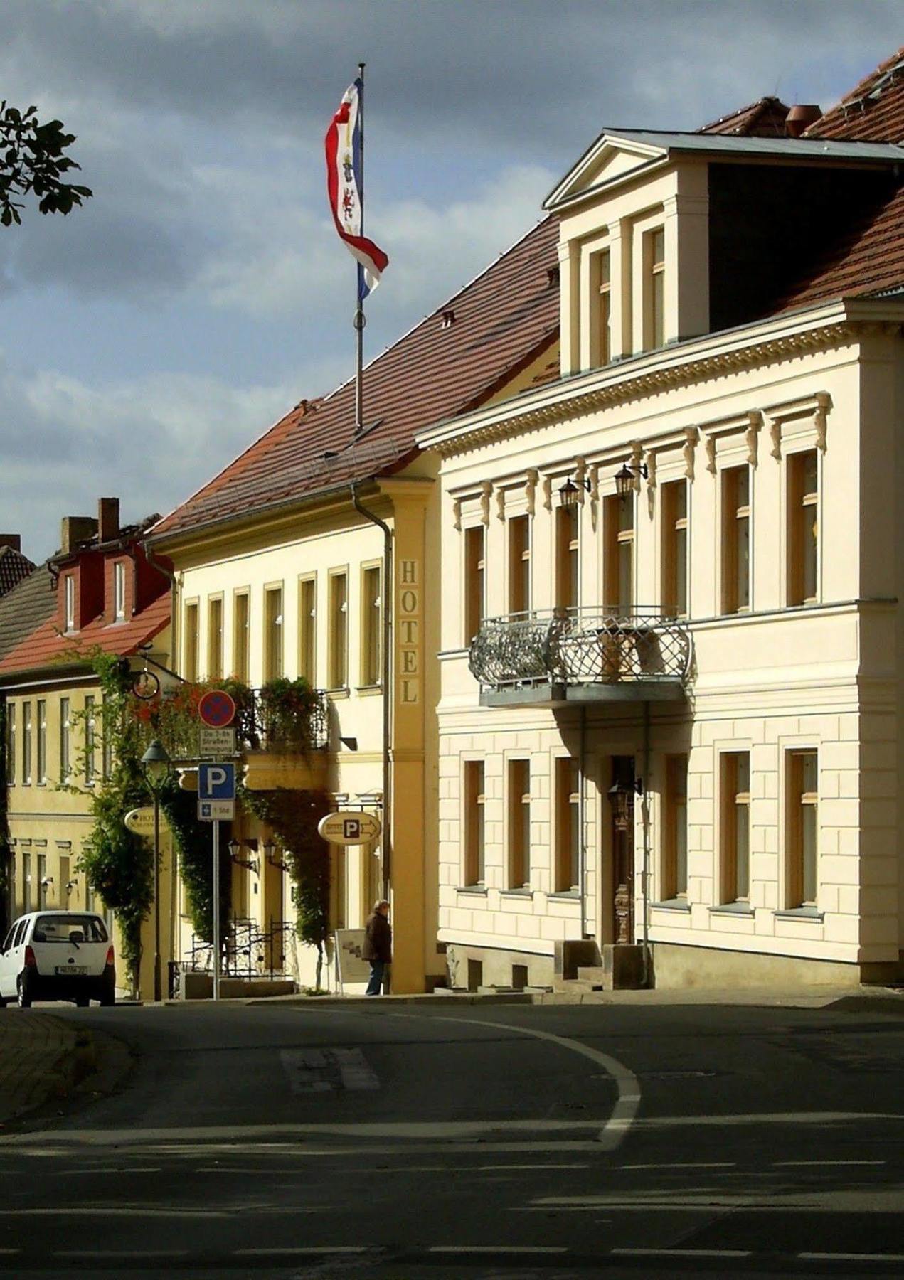 Hotel Garni Schlossgarten Neustrelitz Ngoại thất bức ảnh