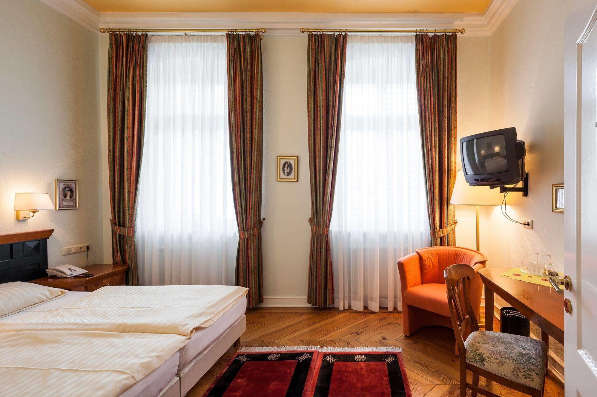 Hotel Garni Schlossgarten Neustrelitz Ngoại thất bức ảnh