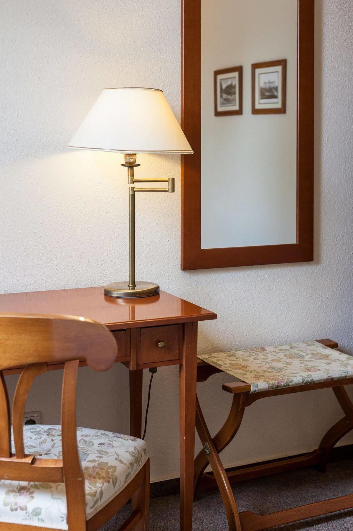 Hotel Garni Schlossgarten Neustrelitz Ngoại thất bức ảnh