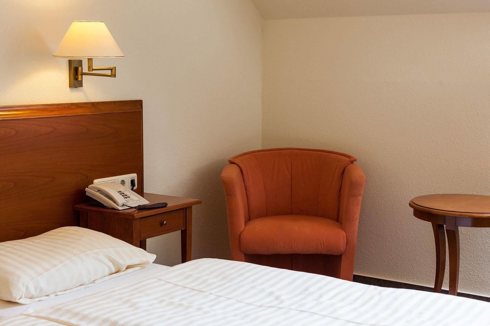 Hotel Garni Schlossgarten Neustrelitz Ngoại thất bức ảnh